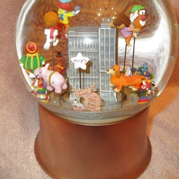 Macy's 60th Anniversary Thanksgiving Parade Musical Snow Globe Floats Glitter - Picture 10 of 13